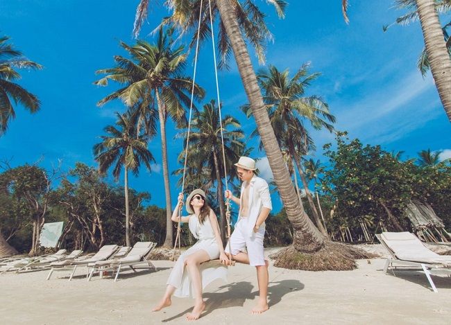 Rất nhiều cặp đôi đã lựa chọn nơi đây làm kì trăng mật cho mình với biển xanh, cát trắng, không gian yên tĩnh