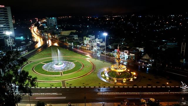 Pleiku về đêm
