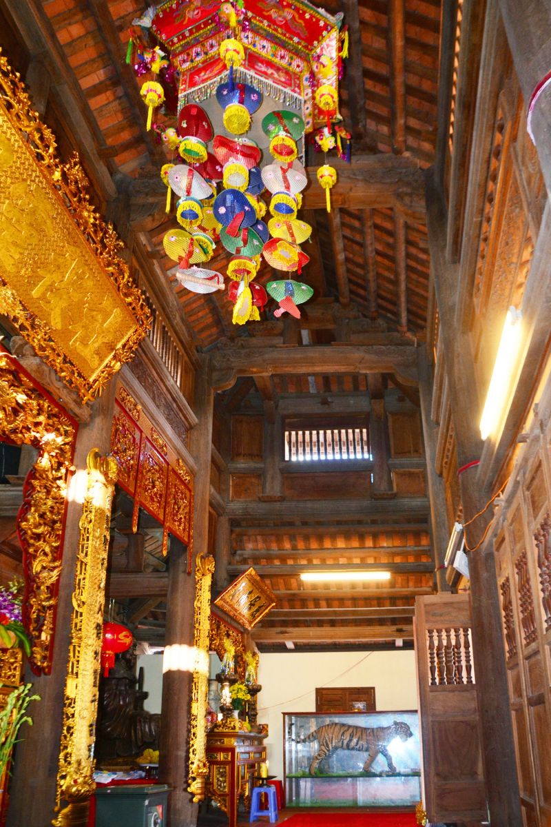 Bên trong ngôi đền