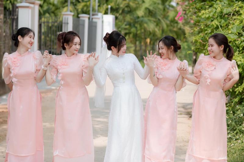 Dịch Vụ Bưng Quả & Áo Dài Cẩm Giang