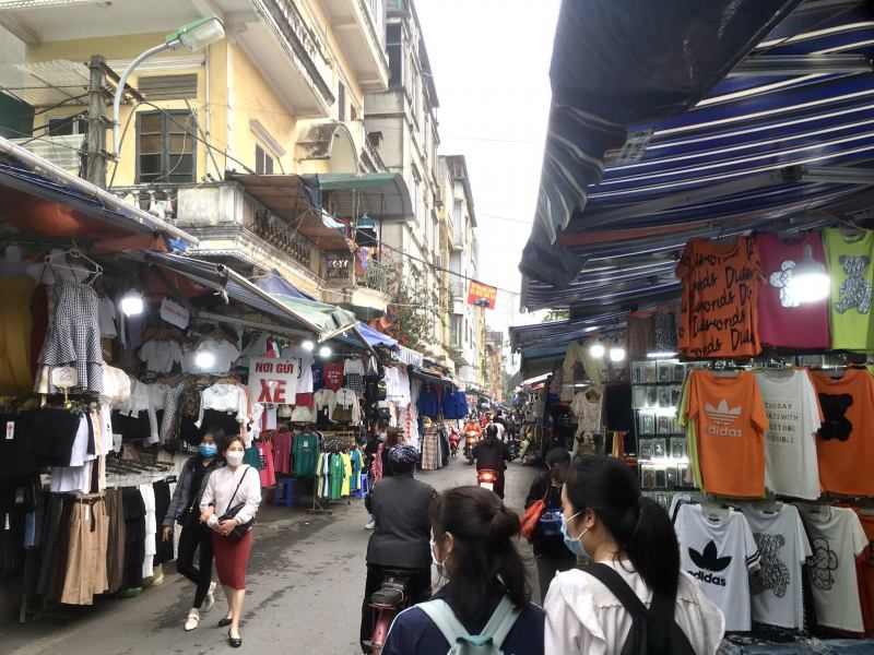 Đồ bộ mặc nhà được bán ở rất nhiều cửa hàng ở chợ Xanh