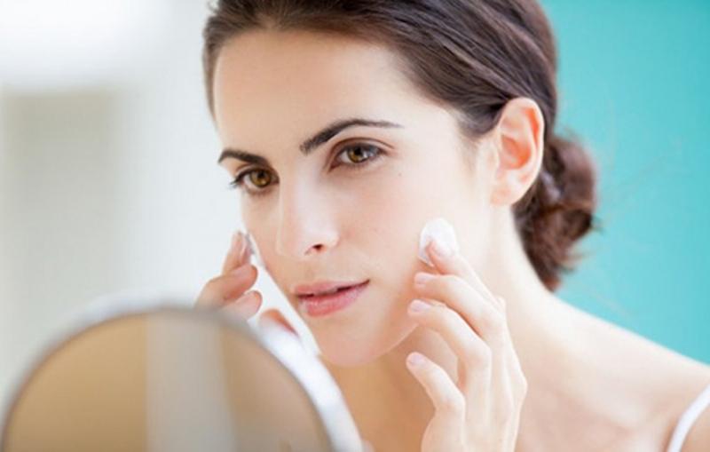 Tốt nhất là bạn nên xác định đúng loại da để chọn được chính xác loại sữa rửa mặt phù hợp với mình