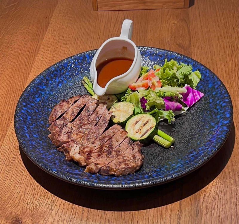 Emoji Pizza And Steak Bình Dương