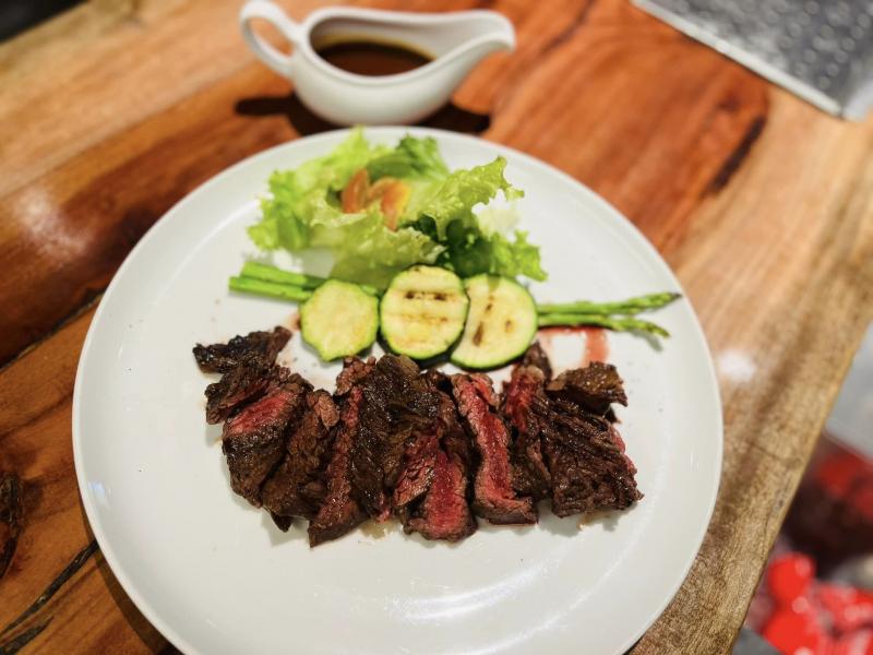Emoji Pizza And Steak Bình Dương