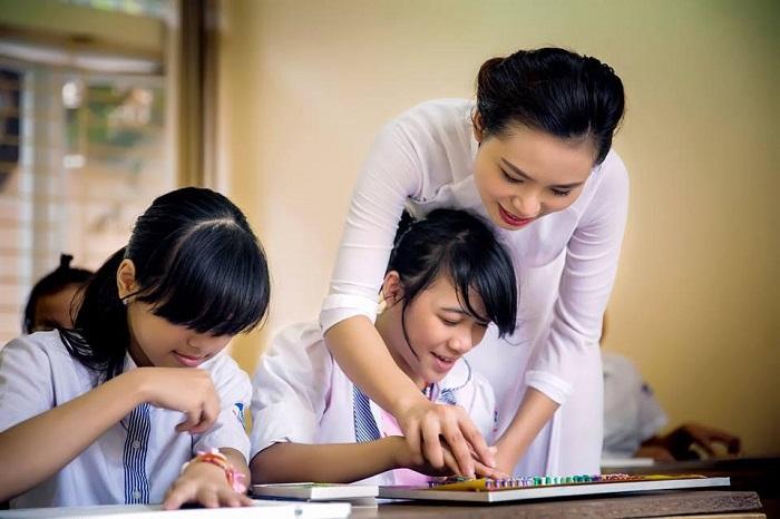 Giáo viên cầu nguyện