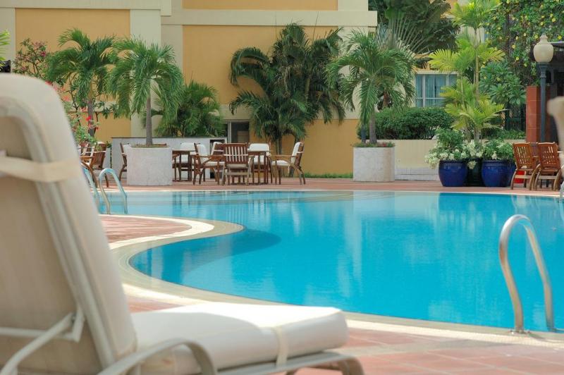 Khung cảnh xanh, sạch, đẹp của hồ bơi 5 sao ở New World