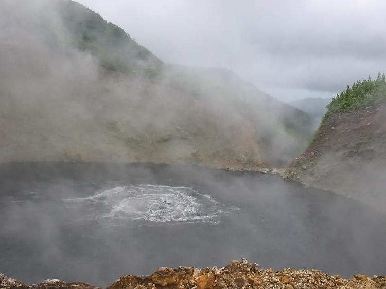 Hồ sôi, Công viên quốc gia Morne Trois Pitons, Dominica