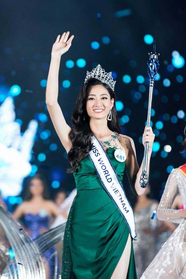 Hoa hậu Lương Thùy Linh lúc đăng quang