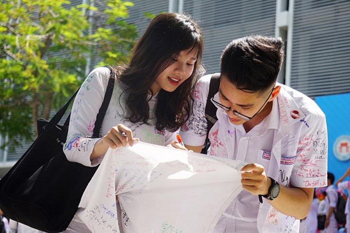 Hoa phượng gắn với tuổi học trò