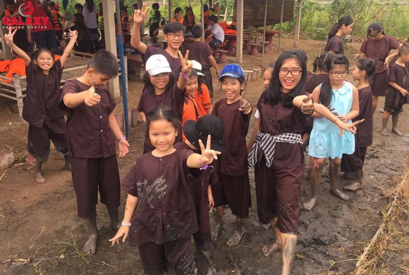 NV, GV, Học viên trung tâm Anh ngữ GALAXY đi dã ngoại Green Park.