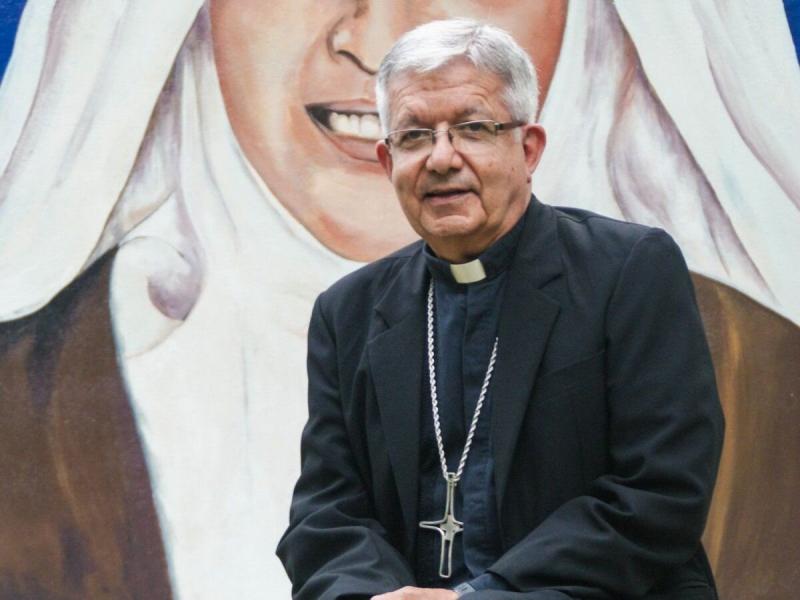 Hồng y Adalberto Martínez Flores