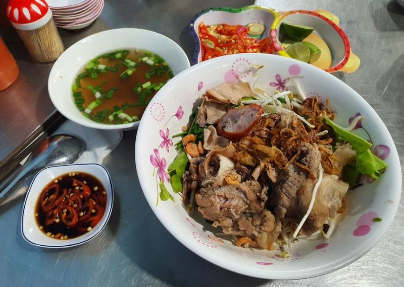Hủ tiếu xí quách, mắt má 999