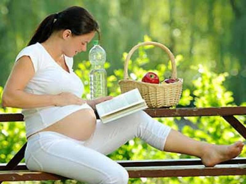 Đọc sách thư giãn nhẹ nhàng