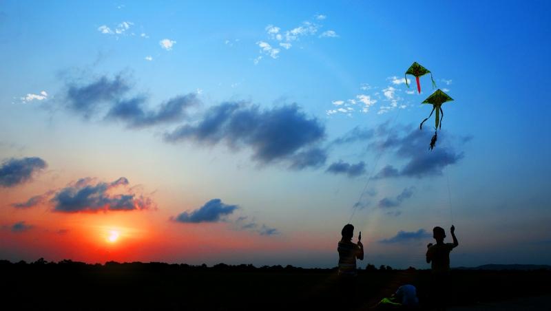 Không thả diều khi trời sắp mưa