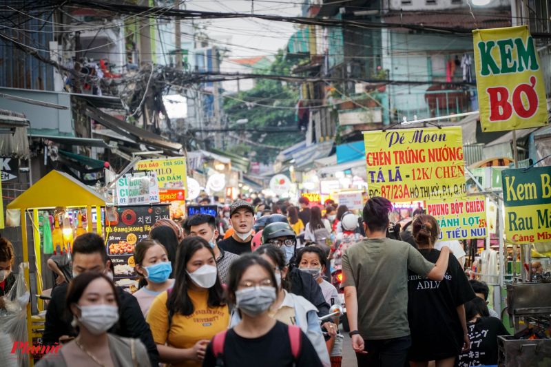 Khu ăn vặt chợ Hồ Thị Kỷ