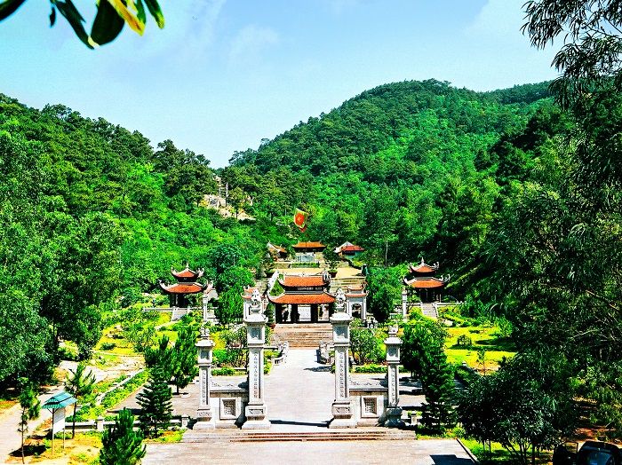 Khu di tích danh thắng Côn Sơn