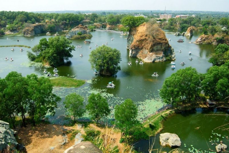 Hồ Long Ẩn - 