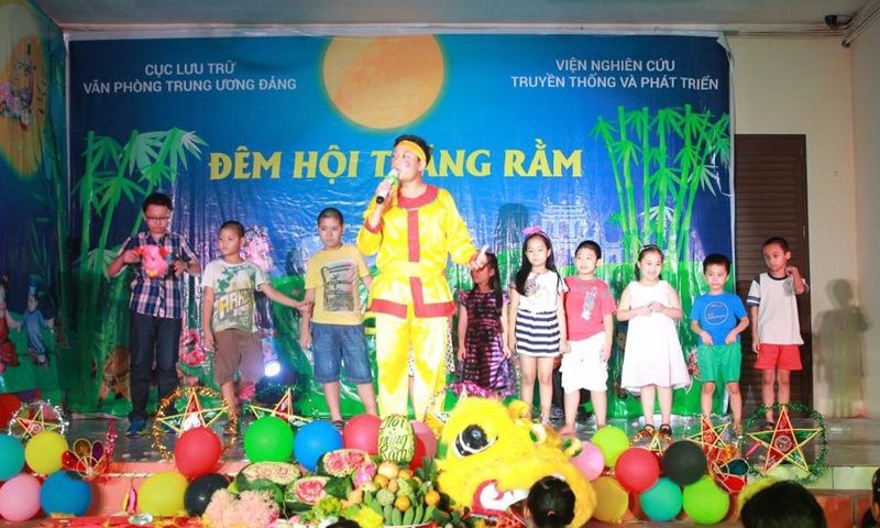Kịch bản Trung thu hài hước: Chú Cuội - Chị Hằng