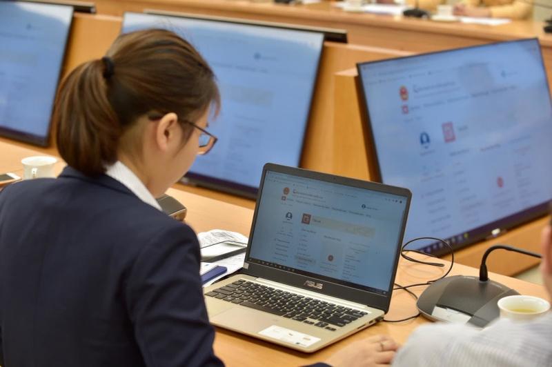 Làm việc với dữ liệu