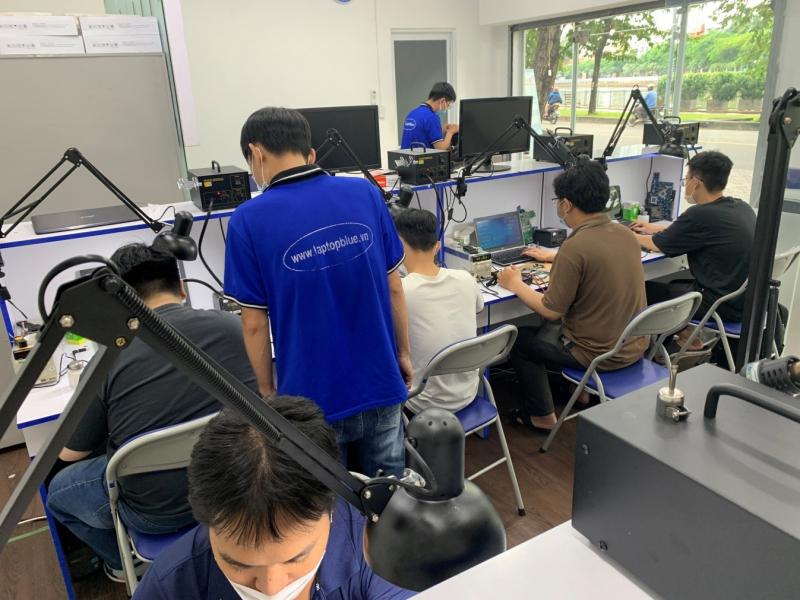 Trung tâm Laptop Blue
