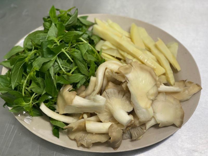 Lẩu Gà Lá É Chua Cay