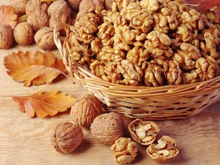 Lấy cao răng đơn giản bằng vỏ hạt khô