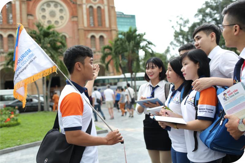 Để có một chuyến đi cho năm mới thuận lợi và tuyệt vời nhất bạn nên để ý đến lời dặn dò của hướng dẫn viên
