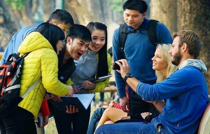 Người nước ngoài sẽ rất sẵn lòng khi bạn nhờ họ giúp đỡ!