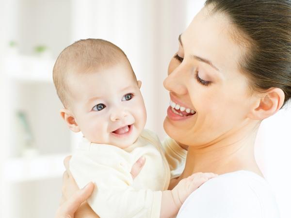 Mặc áo thoáng mát cho bé về mùa hè.