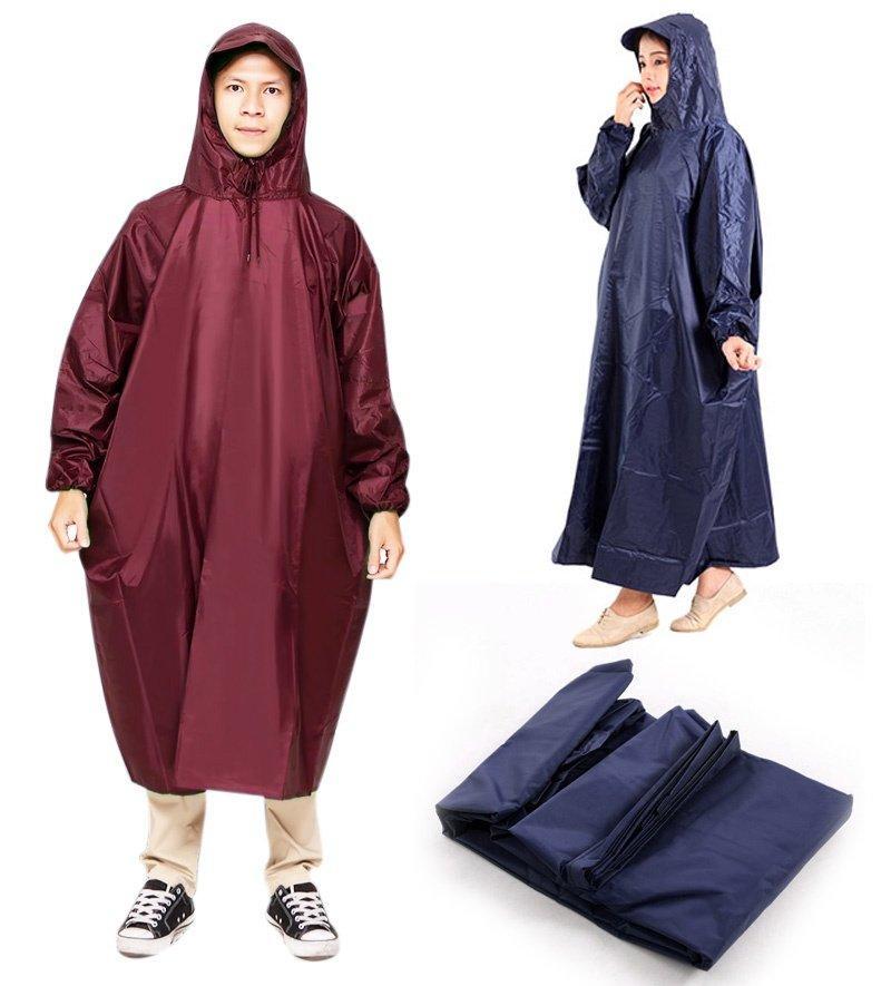Mặc quần áo mưa gọn gàng