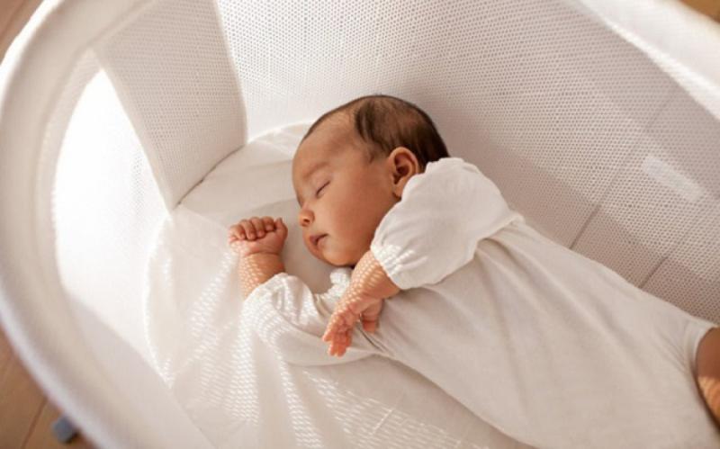Mặc quần áo thoải mái cho trẻ khi đi ngủ