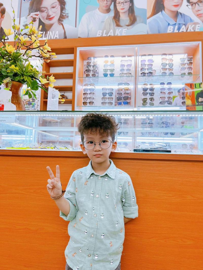 Mắt Kính Phương Nam