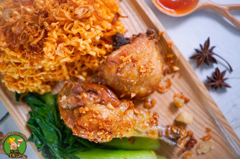 Mì Trộn Trứng Lòng Đào Tên Lửa
