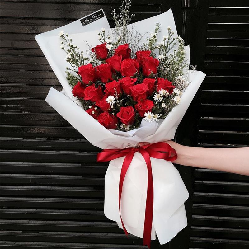 Một bó hoa rực rỡ tặng vợ