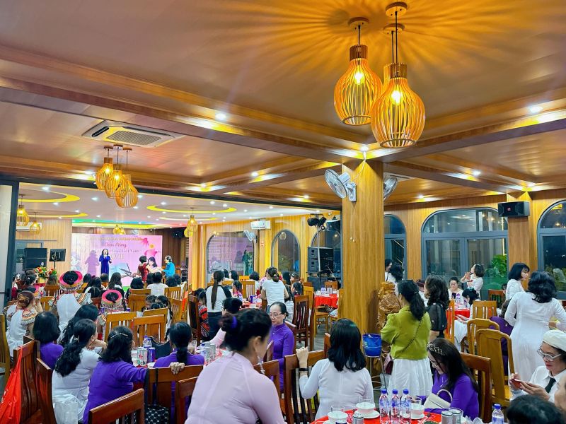 Nhà Hàng Bến Sông Quê