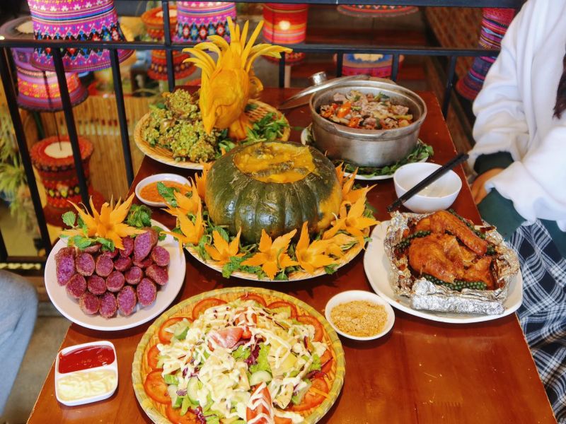 Nhà Hàng Hải Lâm Sa Pa
