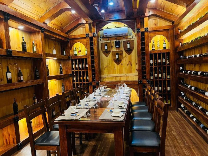 Nhà Hàng - Hầm Rượu Sao Biển