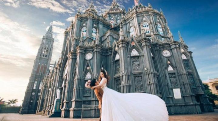 Không gian trầm mặc, cổ kính tạo nên vẻ đẹp lôi cuốn cho các bức ảnh