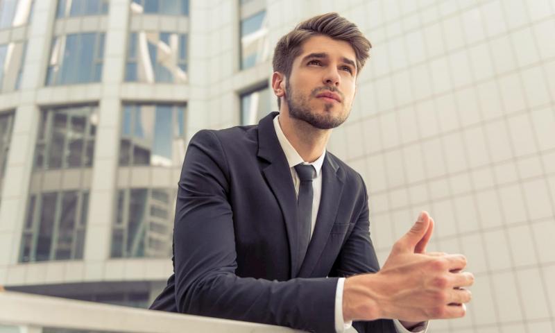 Anh ấy không còn ghen mỗi khi có người đàn ông khác đến gần bạn