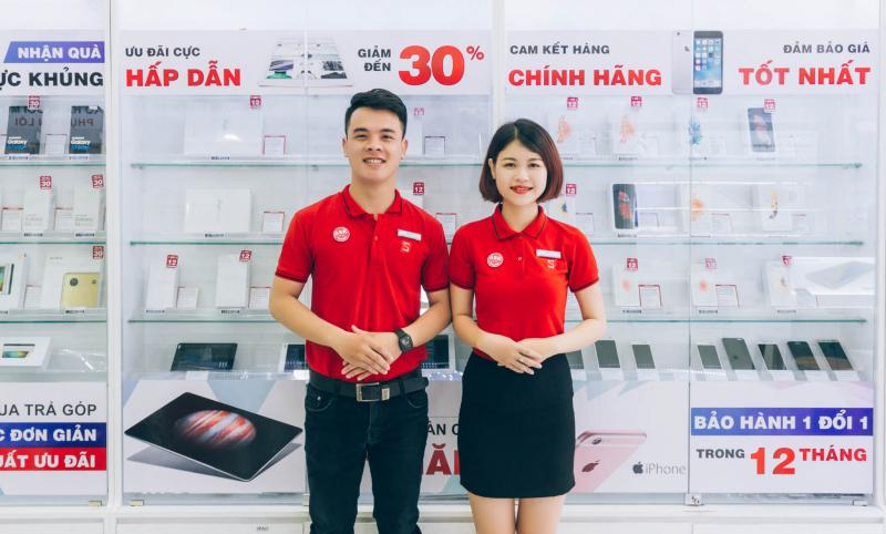 Nhân viên giới thiệu sản phẩm