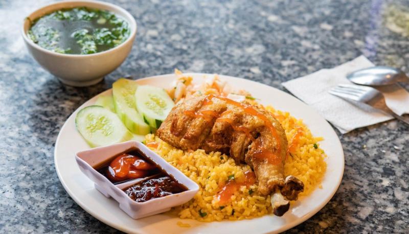 Quán Cơm Gà Xối Mỡ Nhật Phát