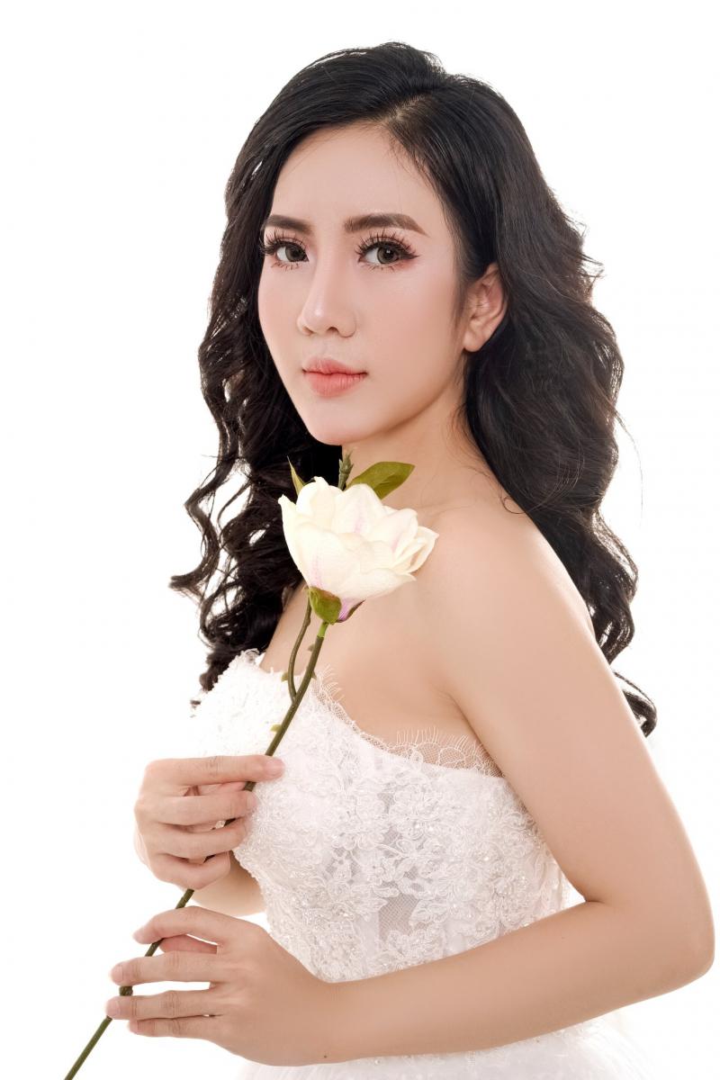 Nhỏ Kaly MakeUp Artist - Academy