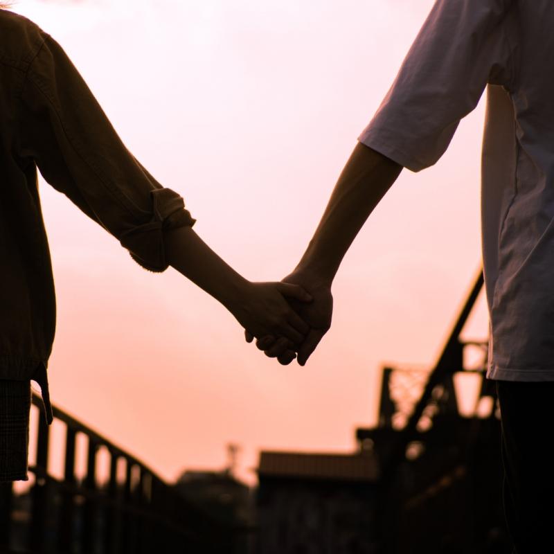 Bởi ngoài tình yêu nàng còn có những mối quan hệ khác, ngoài bạn, nàng vẫn còn có quyền được lựa chọn