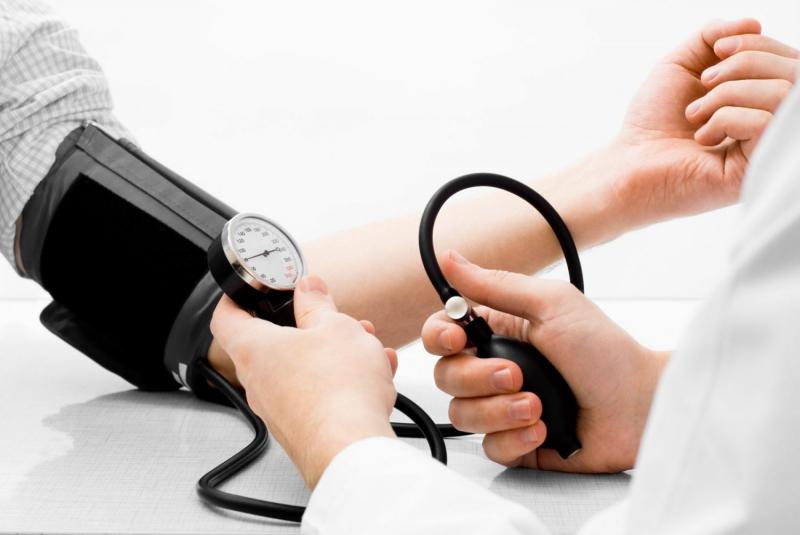 Nóng bừng mặt là biểu hiện của tăng huyết áp