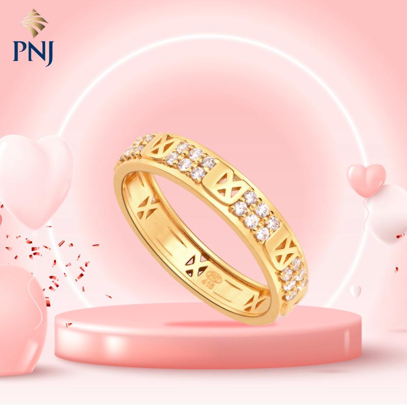 Dây chuyền tại cửa hàng vàng bạc PNJ