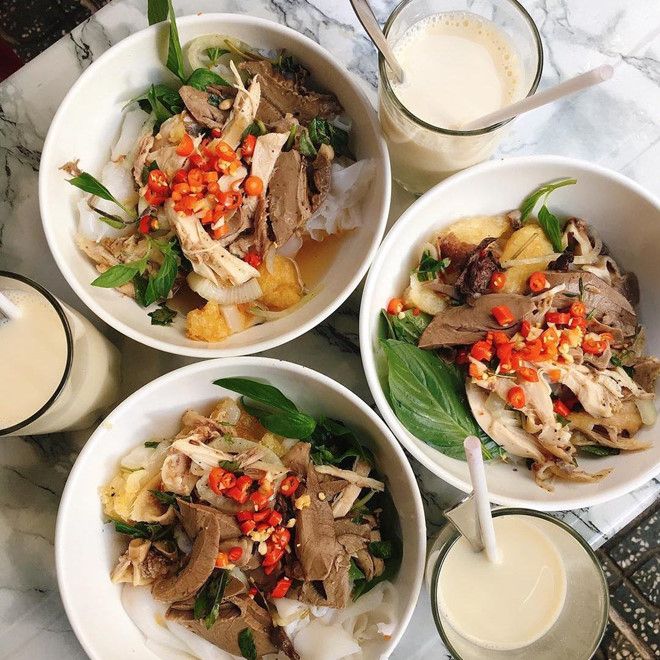 Tô bánh ướt hấp dẫn thêm chút nước mắm mặn mặn ngọt ngọt chua chua