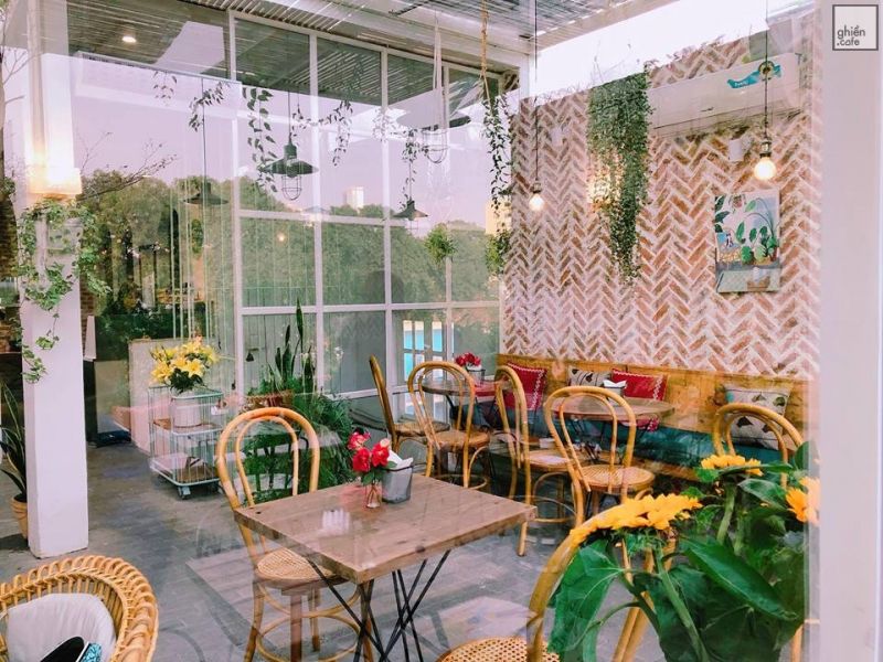 Quán cafe/nhà hàng trên cao