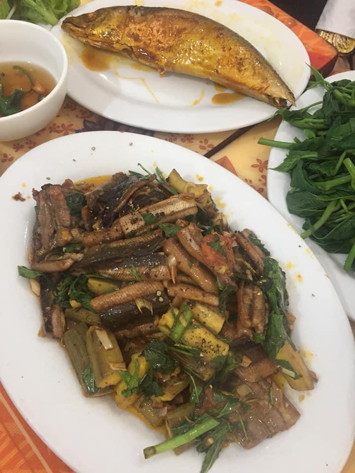 Quán cơm Bà Vinh,