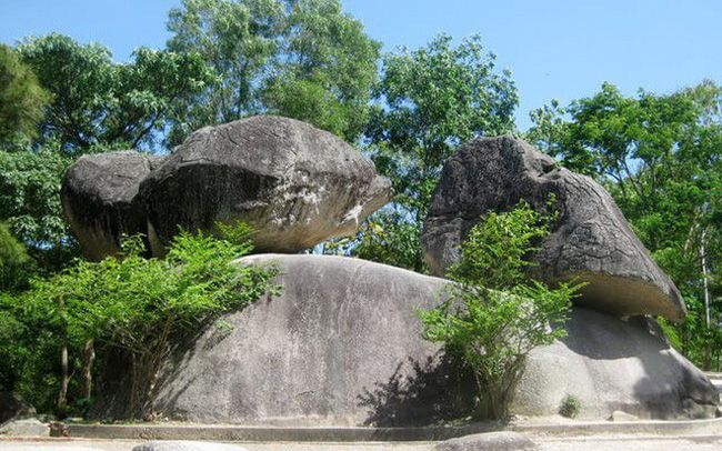 Hòn trống mái, Sầm Sơn - Thanh Hoá