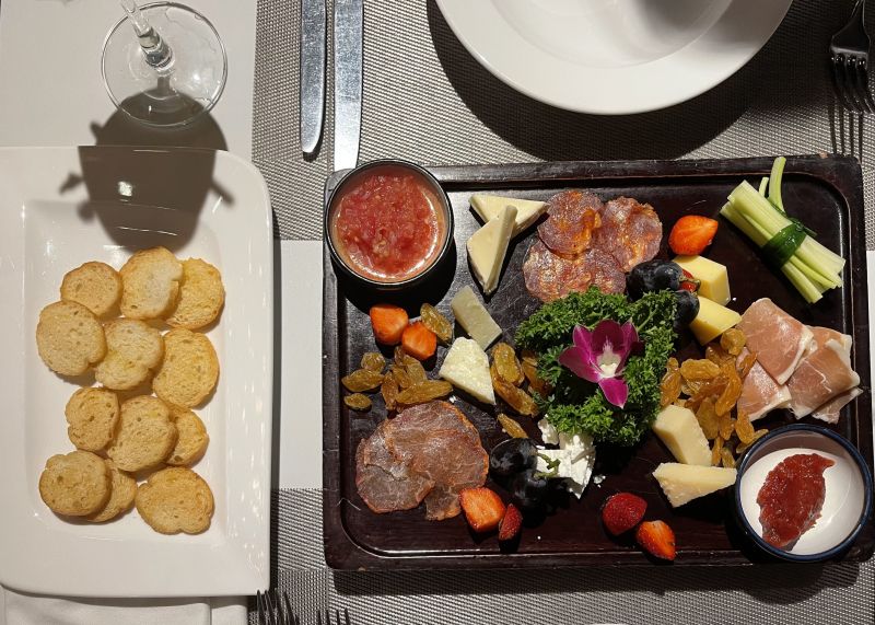 Shri Restaurant & Lounge